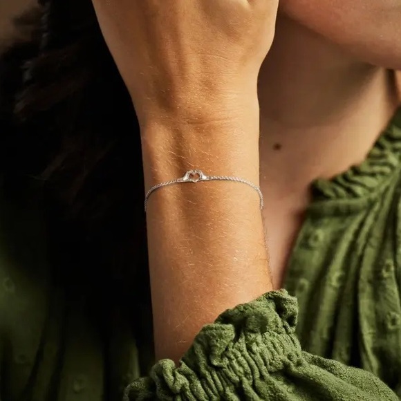 Lover Heart Hands Silver Bracelet - Wove Made - Picture 3 of 9